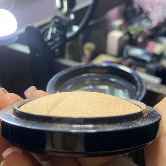 MAC mineralize skinfinish natural in shade medium golden - Picture 5 of 6